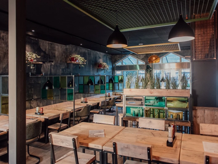 Nyce Guys Innenraum.jpg