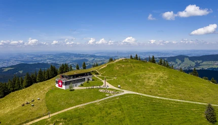 Sicht auf den Gipfel des Wildspitz und das Berggasthaus