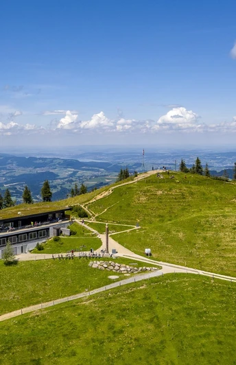Sicht auf den Gipfel des Wildspitz und das Berggasthaus