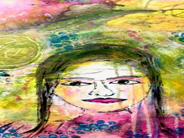 Frauenbild.jpg Auf dem Bild ist eine künstlerische Darstellung einer Frau mit buntem Hintergrund zu sehen, die leuchtende Farben wie Gelb, Pink und Blau zeigt. Sie trägt ein rosafarbenes Kleid und hat ein freundliches Gesicht mit betonten Augen und Lippen.