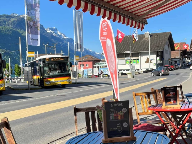 rothorn-bistro-aussenansicht-strasse.jpg
