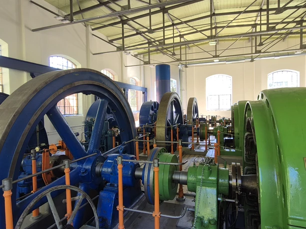 Kraftwerk Kammerl Maschinenraum.jpg