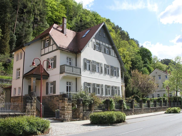Die Villa Elbufer