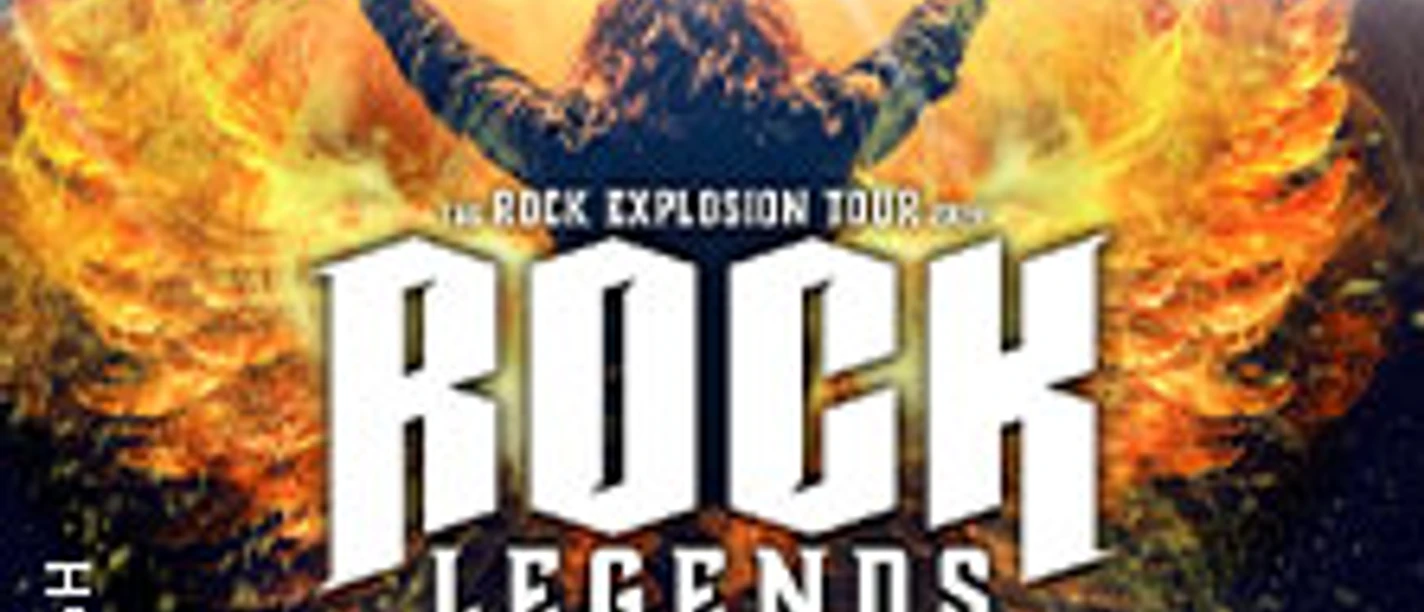 Bühne mit Rockstar vor Flammenkulisse, Mikrofon in der Hand, Schriftzug "Rock Legends" im Vordergrund.