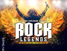 Bühne mit Rockstar vor Flammenkulisse, Mikrofon in der Hand, Schriftzug "Rock Legends" im Vordergrund.