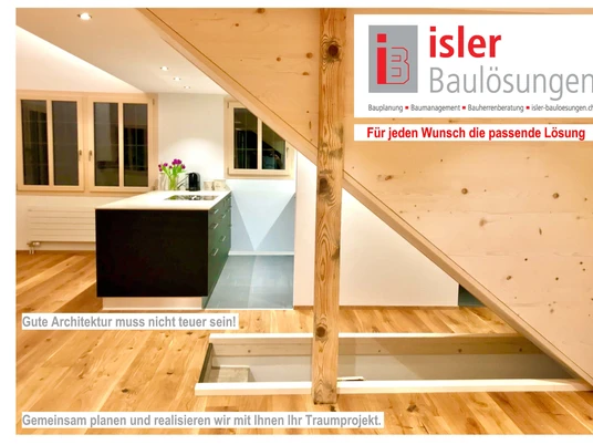 Küche Isler Baulösungen Holztreppe im Vordergrund, moderne schwarzweisse Küche im HintergrundWooden staircase in the foreground, modern black and white kitchen in the backgroundEscalier en bois au premier plan, cuisine moderne en noir et blanc à l'arrière-plan
