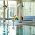 Wichtelbrunnenbad Schwimmbecken und Regenbogenrutsche