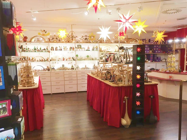 Fachgeschäft für erzgebirgische Holzkunst: Der Erzgebirgsladen im Levantehaus in Hamburg