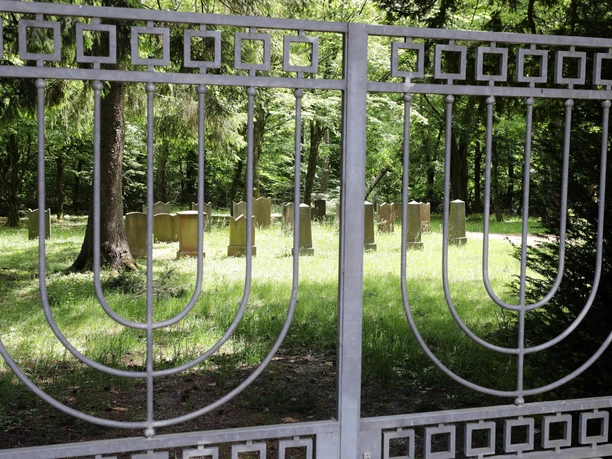 Jüdischer Friedhof Falkenstein (HeikoRhode.190520_6).jpg