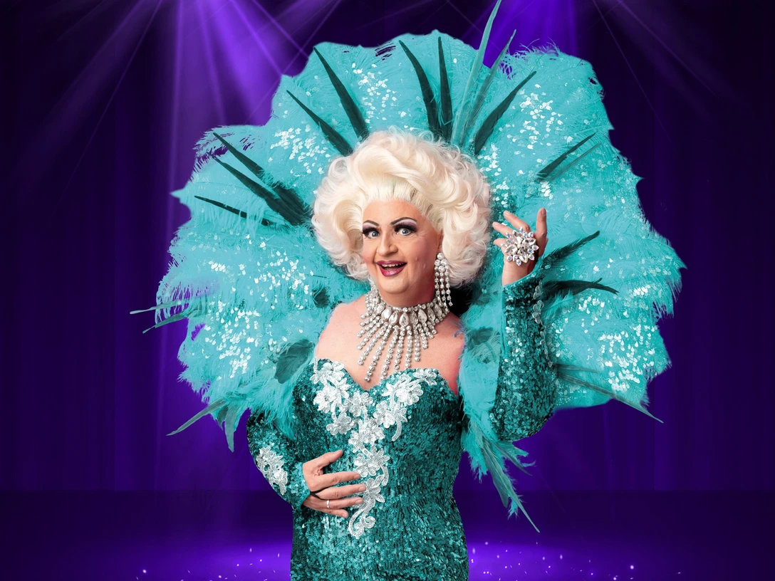 491454348_1338834741082431_278776986922701034_n.jpg Travestie Künstler*in