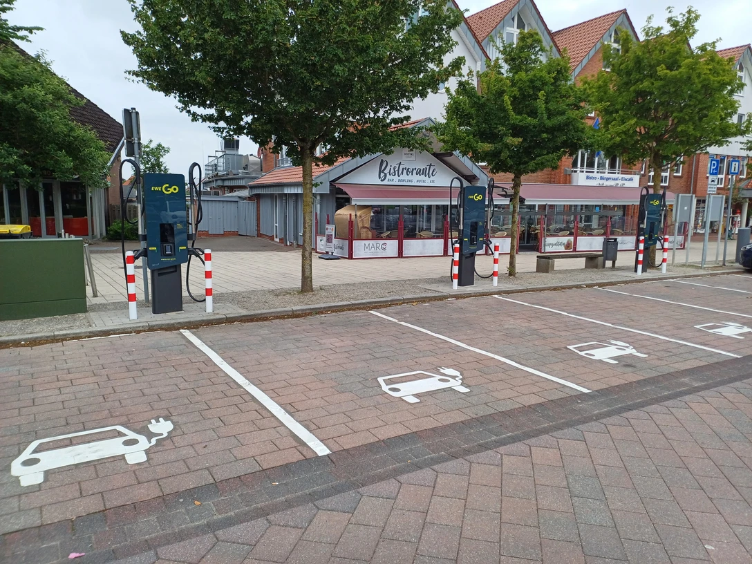 Cadenberge_e-Auto-Ladestation_Am Markt