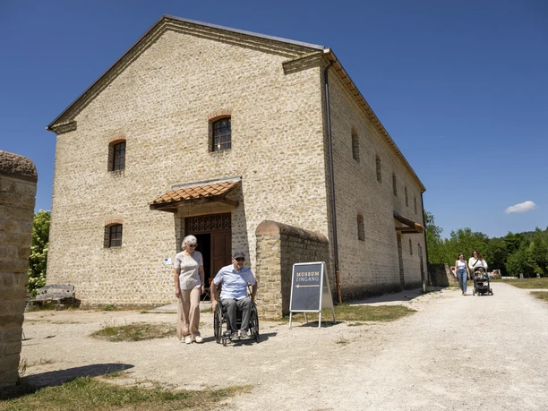Europäischer Kulturpark Bliesbruck-Reinheim Taverne Rollstuhl Kinderwagen barrierefrei Familie