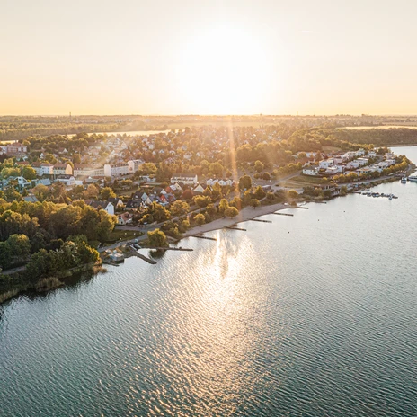 Prise de vue par drone du lac Markkleeberg à Leipzig