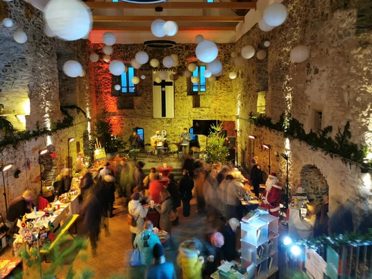 Weihnachtsmarkt Elsteraue Komturhof.jpg