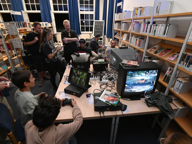 Retro gaming Treff_C_Lew Silber.jpg