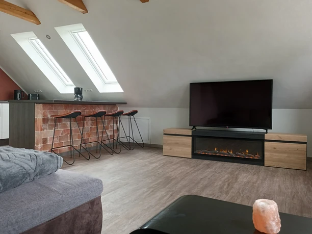 Wohnzimmer und Küchentresen in der Ferienwohnung Allerblick Wohnzimmer und Küchentresen in der Ferienwohnung Allerblick in Celle