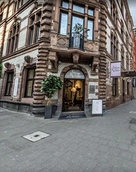 Simon und Renoldi Entrance to the Simon & Renoldi fashion store in the Belgian Quarter of Cologne.