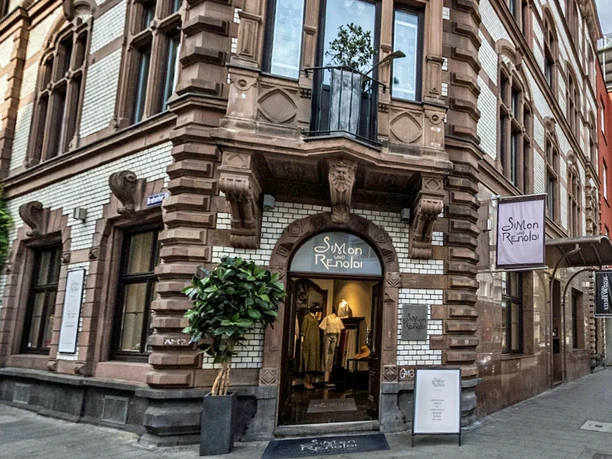 Simon und Renoldi Eingang zum Modegeschäft Simon & Renoldi im Belgischen Viertel von Köln.