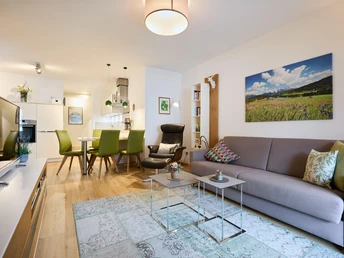 gemütlicher, heller Wohnraum