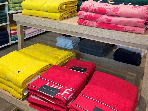 Hilfiger 1.jpg Ein Auswahl Frotteware der Tommy Hilfiger Home Collection