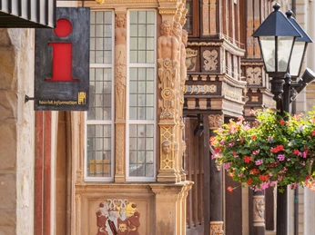 Tourist-Information (2) © Hildesheim Marketing GmbH, Foto Dagmar Schwelle WEB.jpg