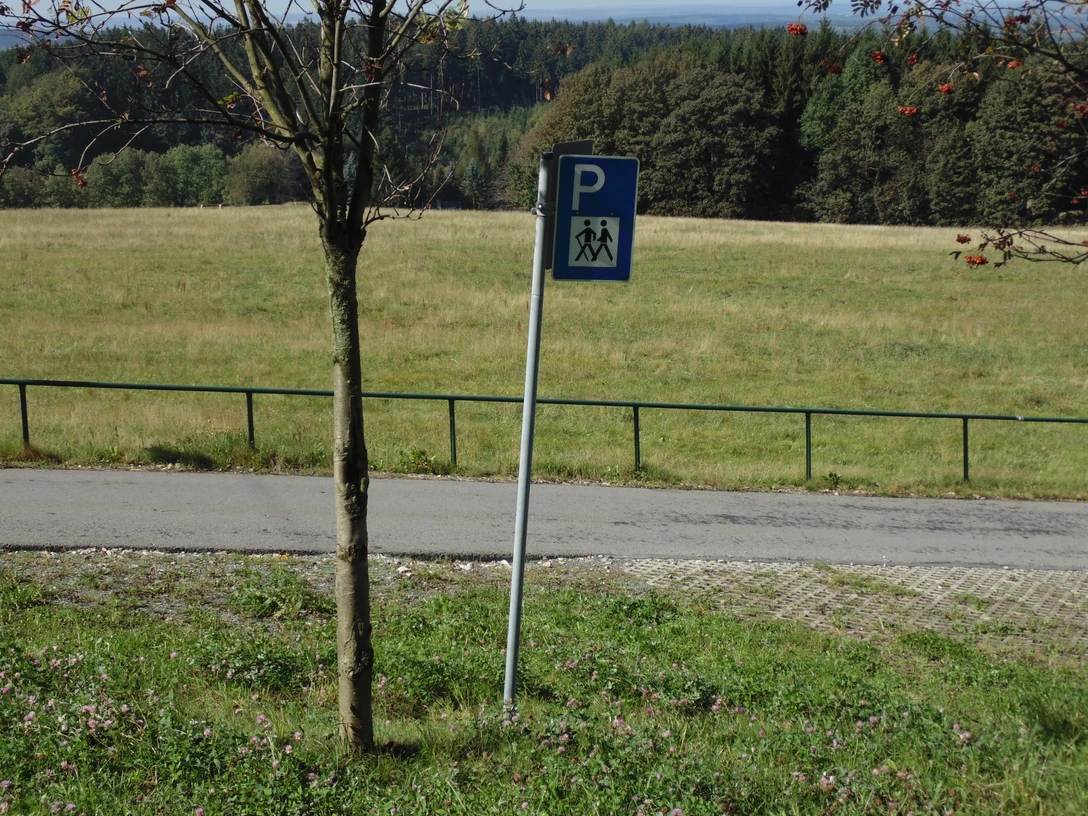 Wanderparkplatz Turnhalle Schnarrtanne