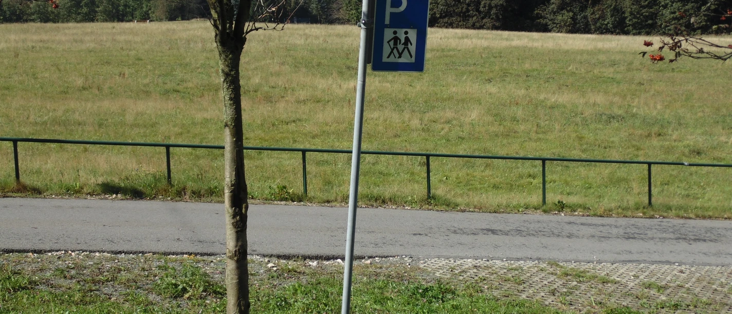 Wanderparkplatz Turnhalle Schnarrtanne