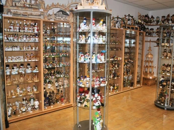 Fachgeschäft für erzgebirgische Erzgebirgische Holzkunst Schwarzak in Radeberg