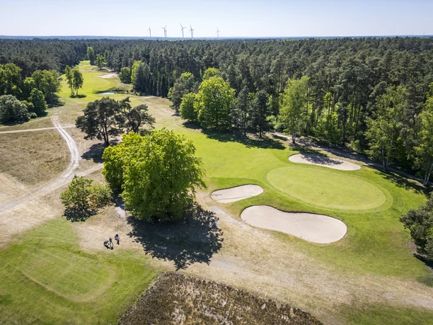 Blick von oben auf den Golfplatz in St. Dionys Blick von oben auf den Golfplatz in St. Dionys