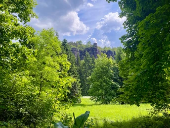 Blick zur Kunstruine "Bielablick", früher auch "Kaiser-Wilhelm-Feste" genannt