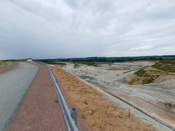 Zufahrtsstraße zum Informationspunkt am Kaolin-Tagebau Schleben-Crellenhain