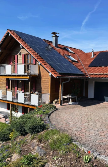 01_Haus_Außenansicht_Straßenseite