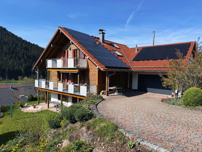 01_Haus_Außenansicht_Straßenseite