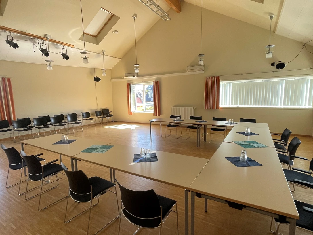 Großer Saal vom Tourismus Service Hörnum.jpg