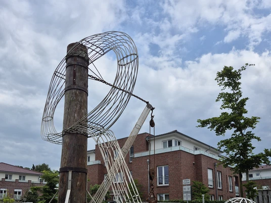 Ansicht Skulptur R mit Kran