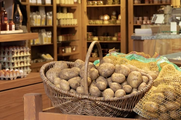Hofladen Innenansicht Kartoffelkorb