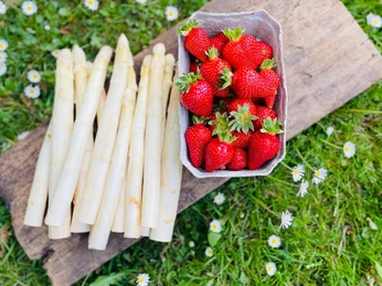 Spargel und Erdbeeren.jpg Spargel und Erdbeeren
