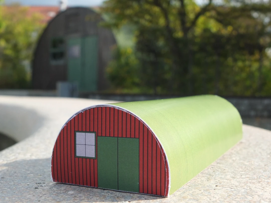 Bastelbogen Nissenhütte quer.JPG