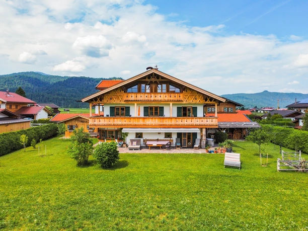 C7A00911-0FE5-4F59-9B0A-F20F292C109D