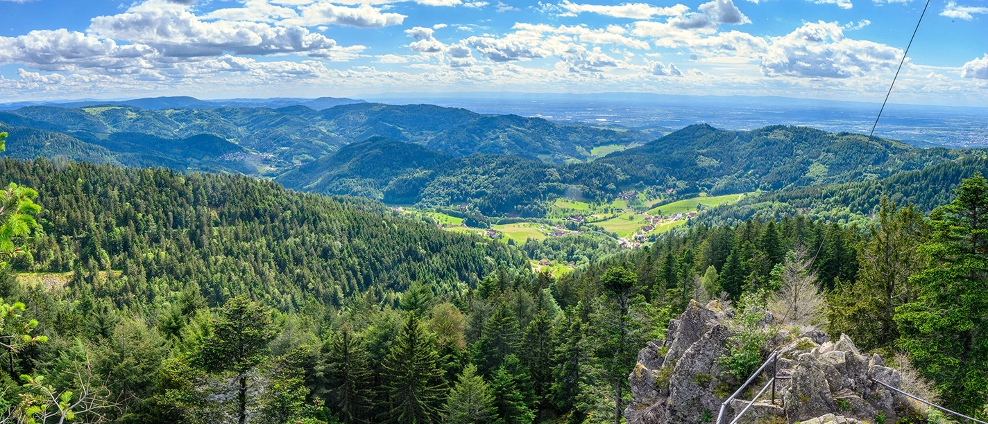 Ausblick vom Hohfelsen auf Seebach und ins Rheintal