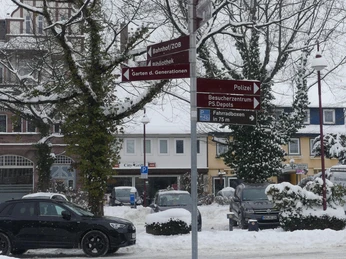 Möncheplatz (ehem. Augustiner-Eremiten-Kloster)_Wegweiser