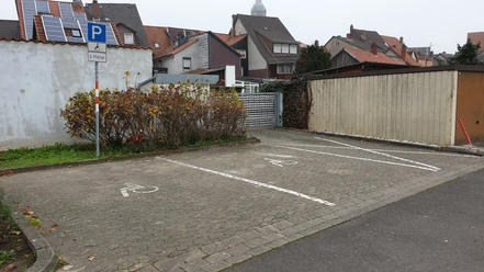 Parkplatz Hullerser Mauer zur Maschenstraße_Behindertenparkplätze