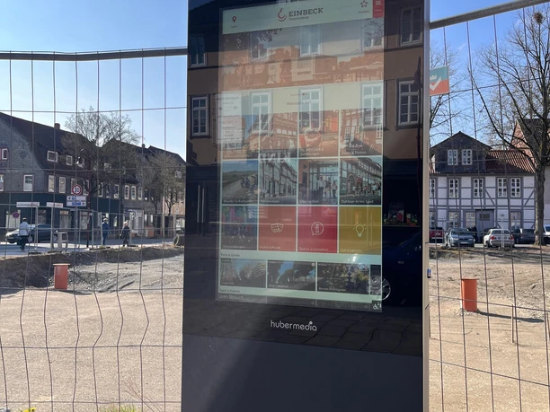 Digitale Infostele Neustädter Kirchplatz.jpeg