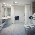 Badezimmer für mobilitätseingeschränkte Menschen