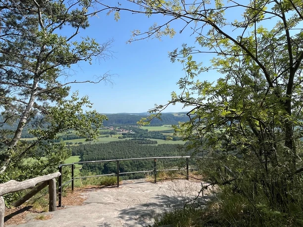 Digitaler Familienlehrpfad Lilienstein: Station 7 (Aussichtspunkt auf dem Lilienstein)