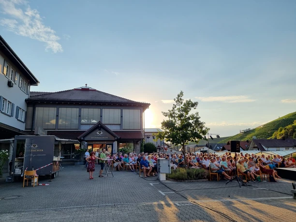 Sommertheater im Hof der Durbacher Winzer eG