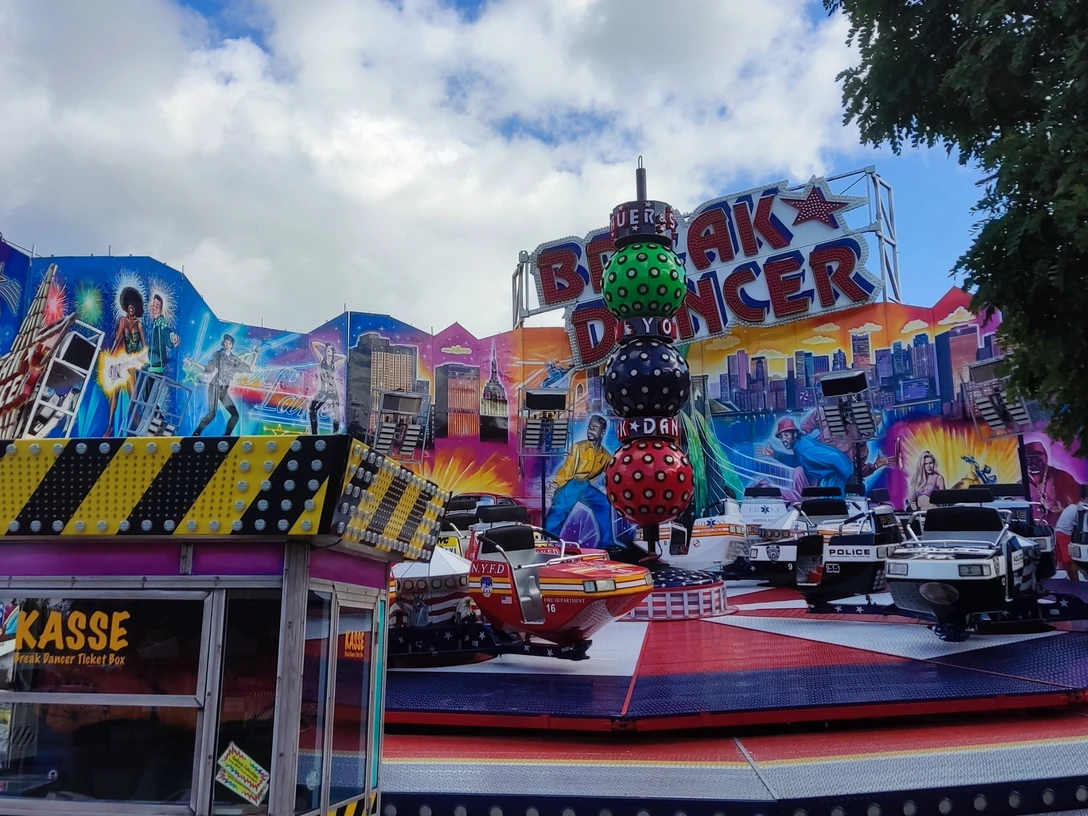Volksfest Brunsbüttel Breakdancer beim Brunsbütteler Volksfest
