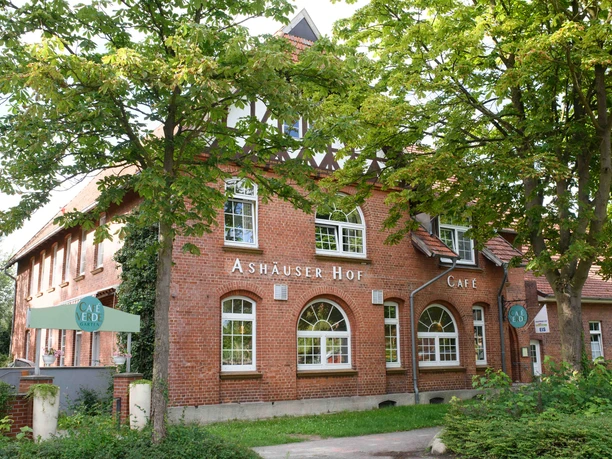 Café Verde im Ashäuser Hof Café Verde im Ashäuser Hof in der Außenansicht