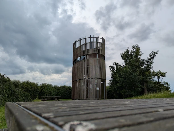 04 Aussichtsturm Luneplate (c) CC0 Taurean Reddeck.jpg Aussichtsturm im Naturschutzgebiet Luneplate