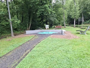 Kneippbecken in Herchen.jpg